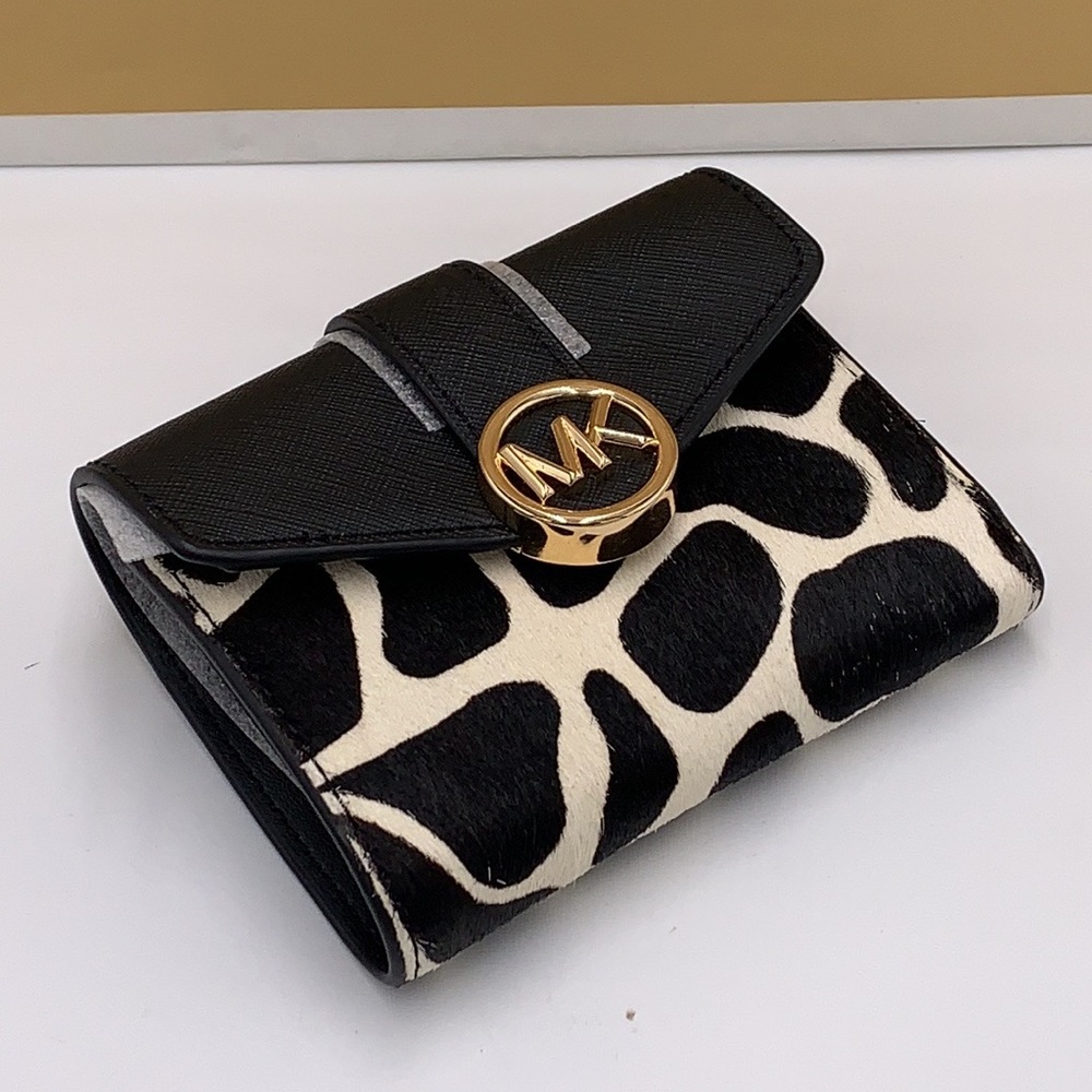 MICHAEL KORS
Carmen Medium Flap Bifold Faux Fur-Leather Wallet
BLACK COLOR - Picture 11 of 12